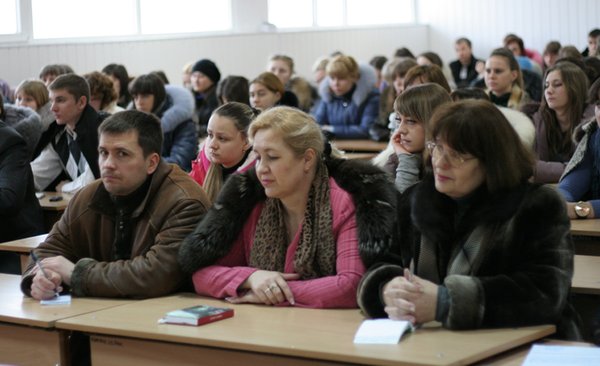 В обговоренні даної теми активну участь взяли викладачі та студенти ІІІ – ІV курсів кафедри фінансів і кредиту